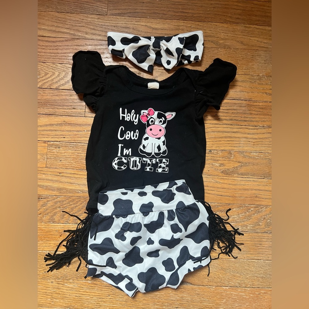 Baby Girl Cute Cow outfit with fringe shorts and short sleeves size 0-3m